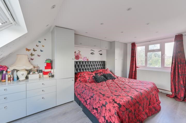 1 Cherry Garth, Brentford, TW8