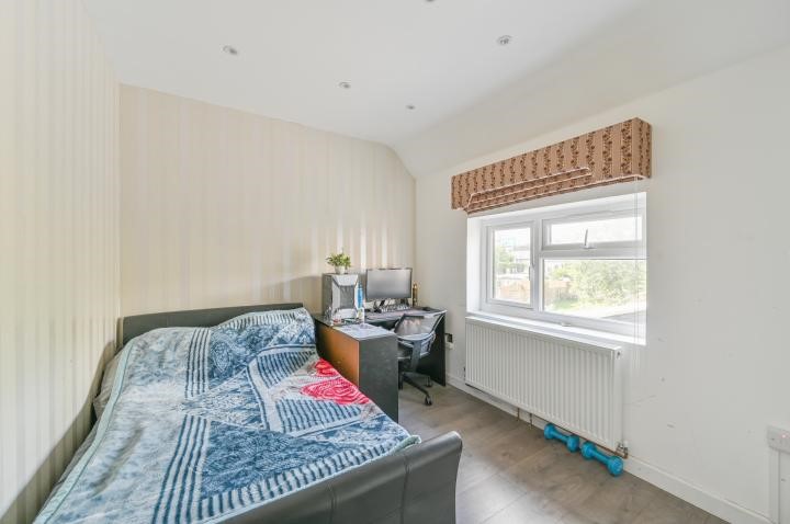 1 Cherry Garth, Brentford, TW8