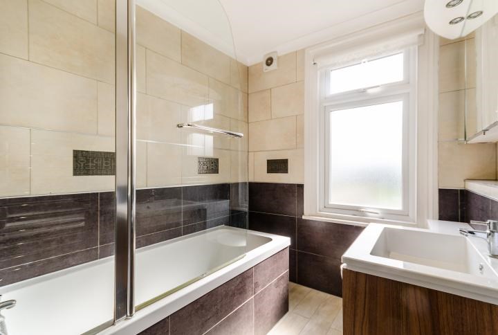 Fantastic One Bedroom Flat in Period Conversion