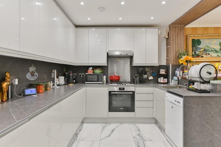 1 Cherry Garth, Brentford, TW8