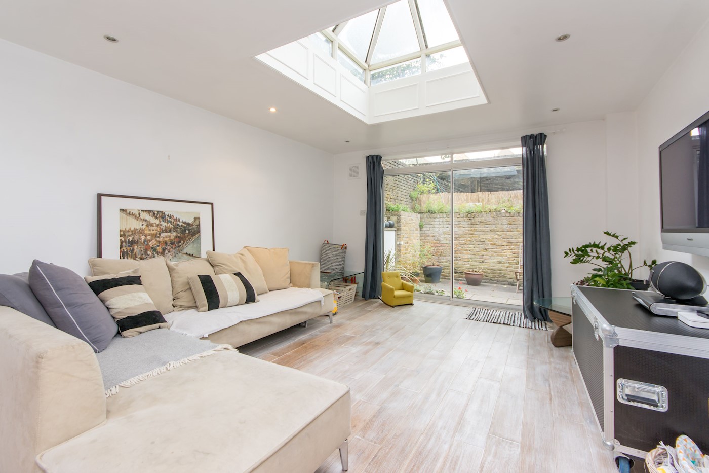 Two Bedroom Lower Ground Floor Flat