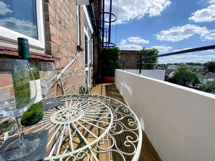 Bright and Spacious Two Bedroom Flat