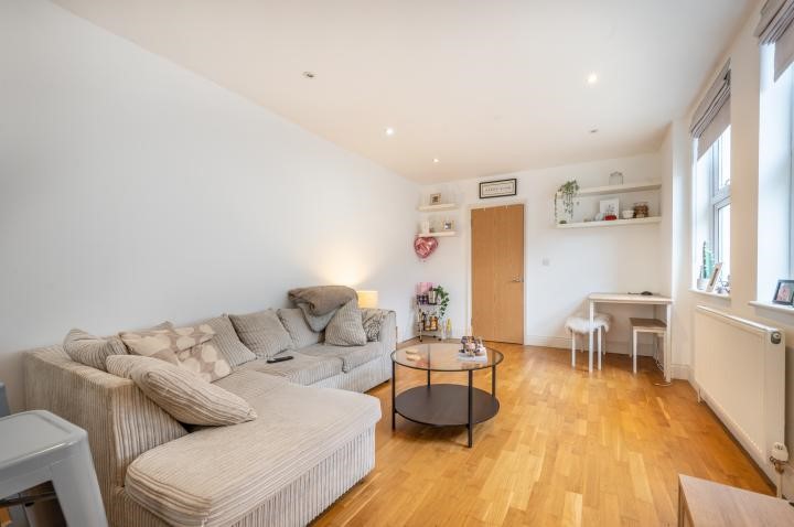 6a Undine Street, London, SW17