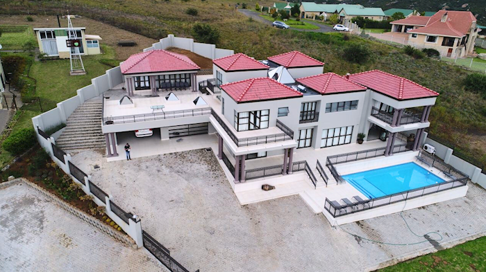 16 Ridge Crescent, Clarens, Dihlabeng, Free State, South Africa