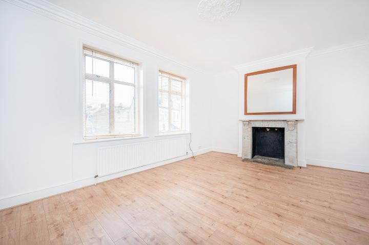 First Floor Flat, 96 Fulham Palace Road, London, W6 9PL 1/5