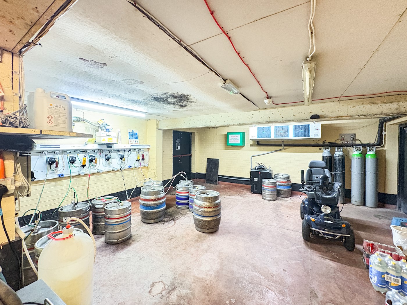 Smokers Arms, Albion Street, Grimsby, DN32 7DX