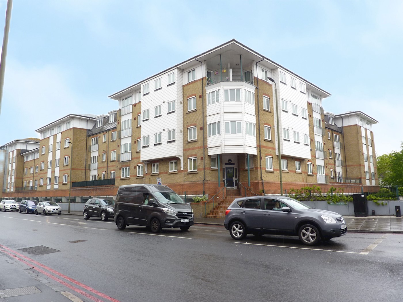30 Gainsborough Court, Homesdale Road, Bromley, BR2 9NB 1/7