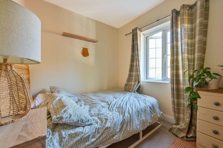 1 St Marys Cottages, Perry Hill, Worplesdon, Guildford, Surrey, GU3