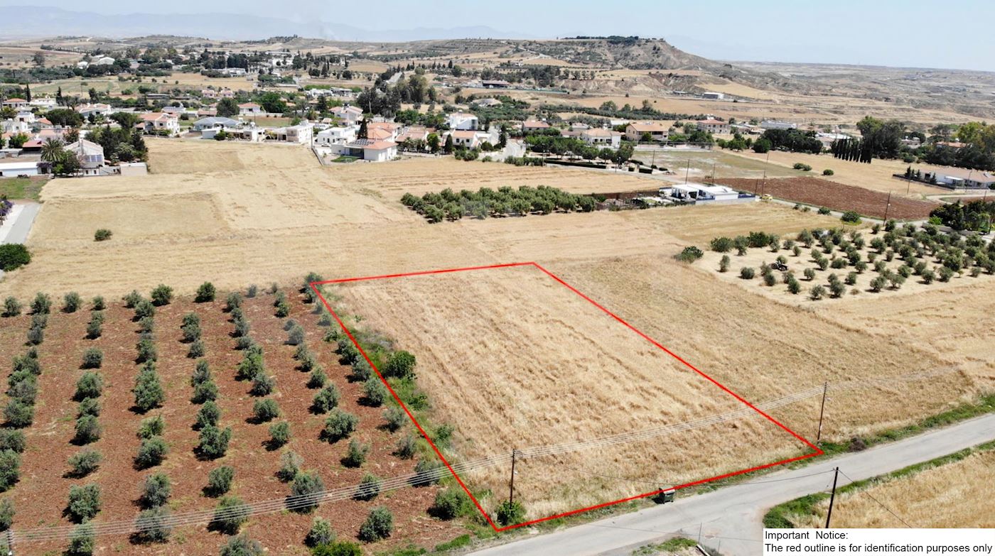 Residential field in Agios Ioannis Malountas, Nicosia 1/4