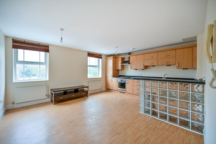 Stewart House, 42 Villiers Road, Kingston upon Thames, KT1, Reino Unido
