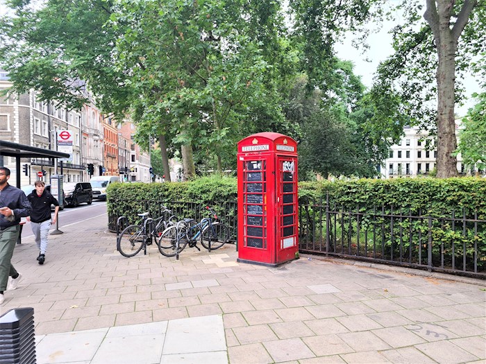 Telephone Kiosk, opposite 43 Bloomsbury Square, London, WC1, Reino Unido