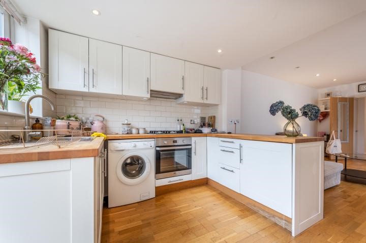 6a Undine Street, London, SW17