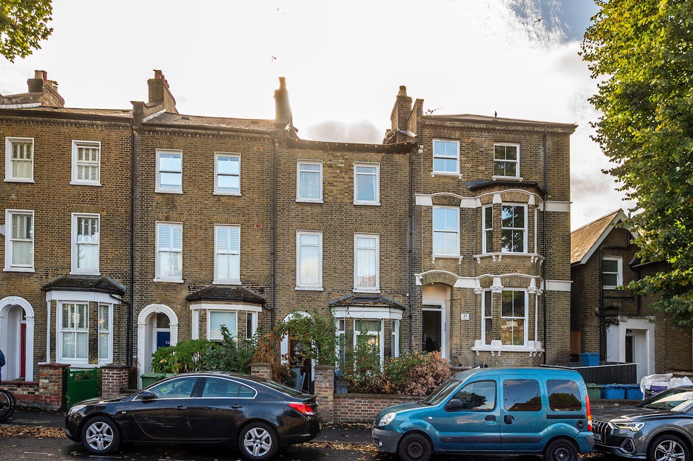 Freehold Period House with Four Double Bedrooms and Garden