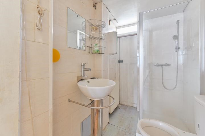 Grand Five-Bedroom Terraced House