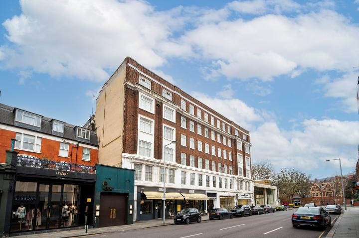 28 St Georges Court, 258 Brompton Road, London, SW3 2AT 1/11