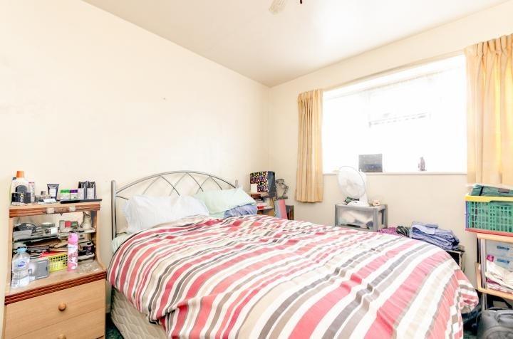288 Park Barn Parade, Southway, Guildford, GU2 8DY