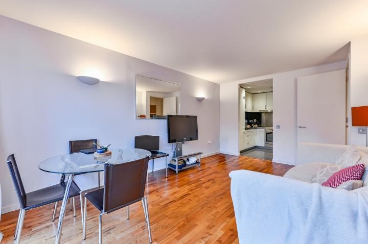 New Providence Wharf, Fairmont Avenue, London, E14