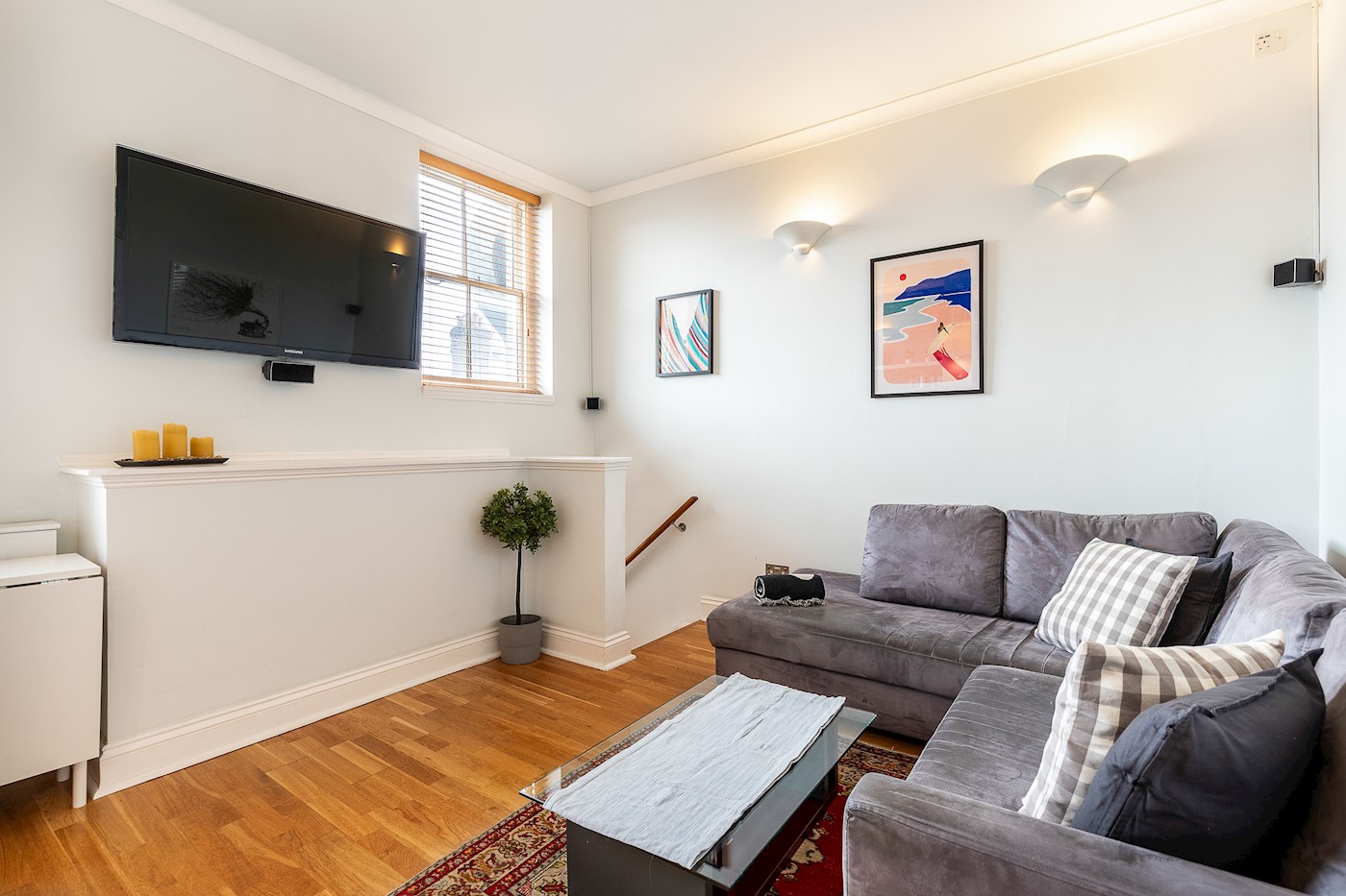 One-Bedroom Leasehold Flat with Balcony