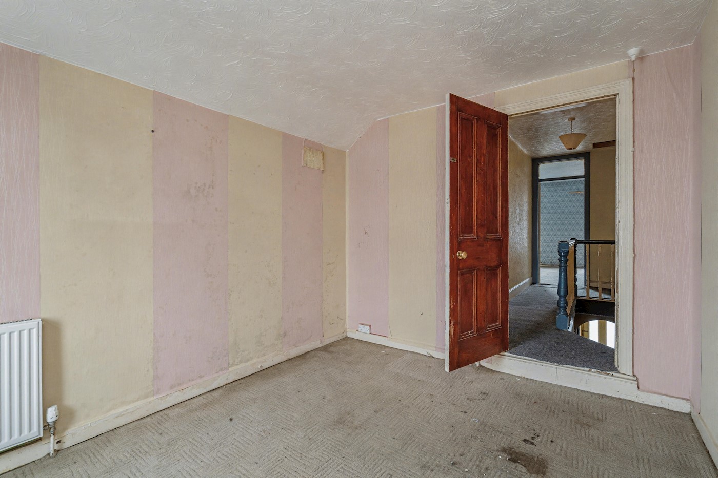 Freehold Mid-Terrace House